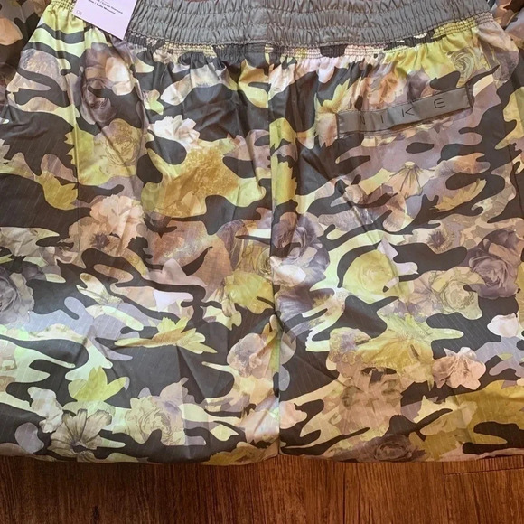 NIKE Mid Rise Joggers Pant Camo Print Women’s Large NWT - Picture 5 of 9
